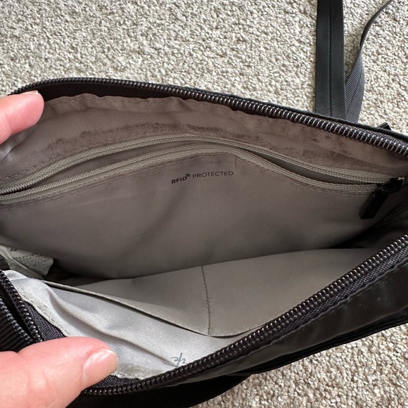 Hedgren Black Crossbody Bag - Picture 4 of 6